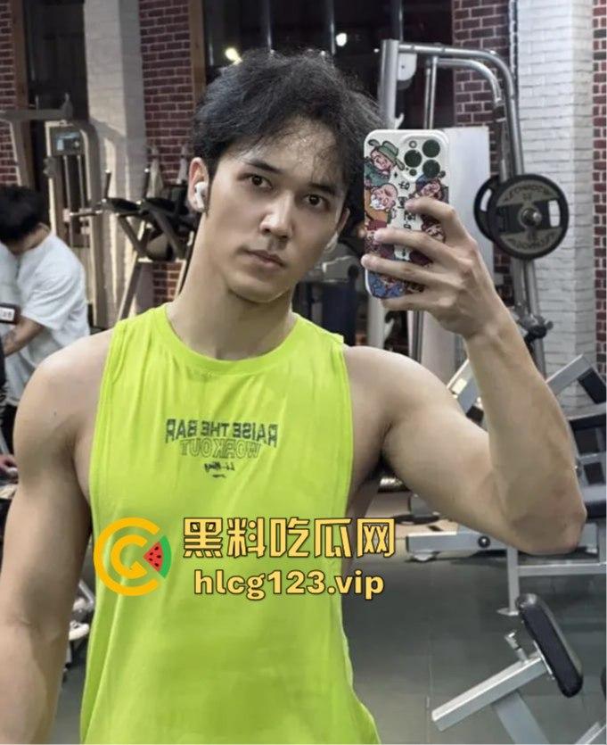 舔富婆逼吸室友鸡，封神男主【陈牧驰】全能渣男实锤！男女通吃进退自如，娱乐圈果然玩的就是花！-37