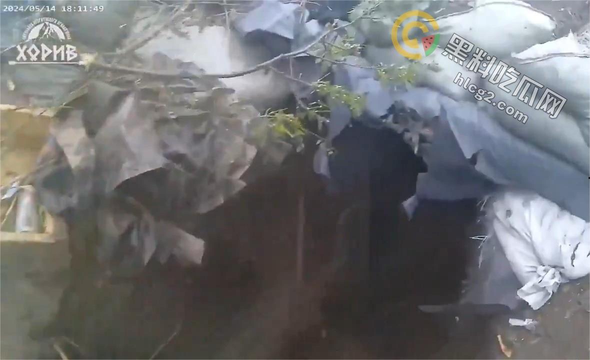 战壕中的生死较量:乌克兰士兵击杀两名俄罗斯士兵的震撼视频流出-2