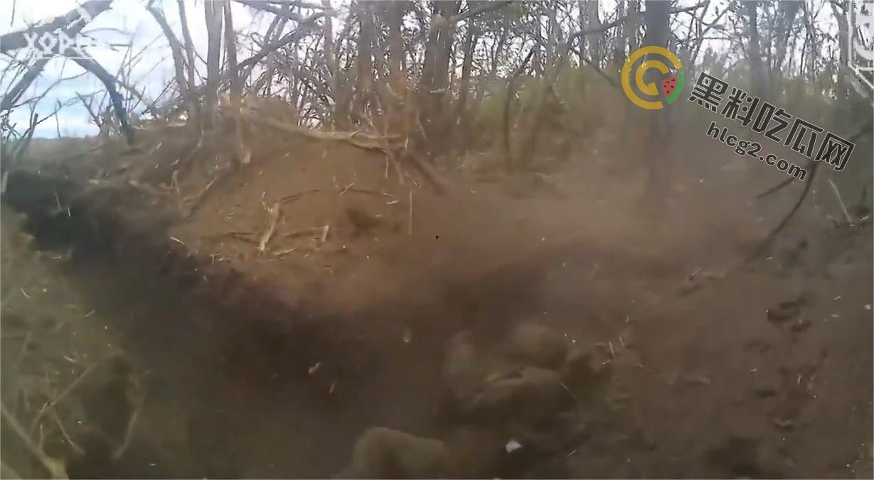 战壕中的生死较量:乌克兰士兵击杀两名俄罗斯士兵的震撼视频流出-4