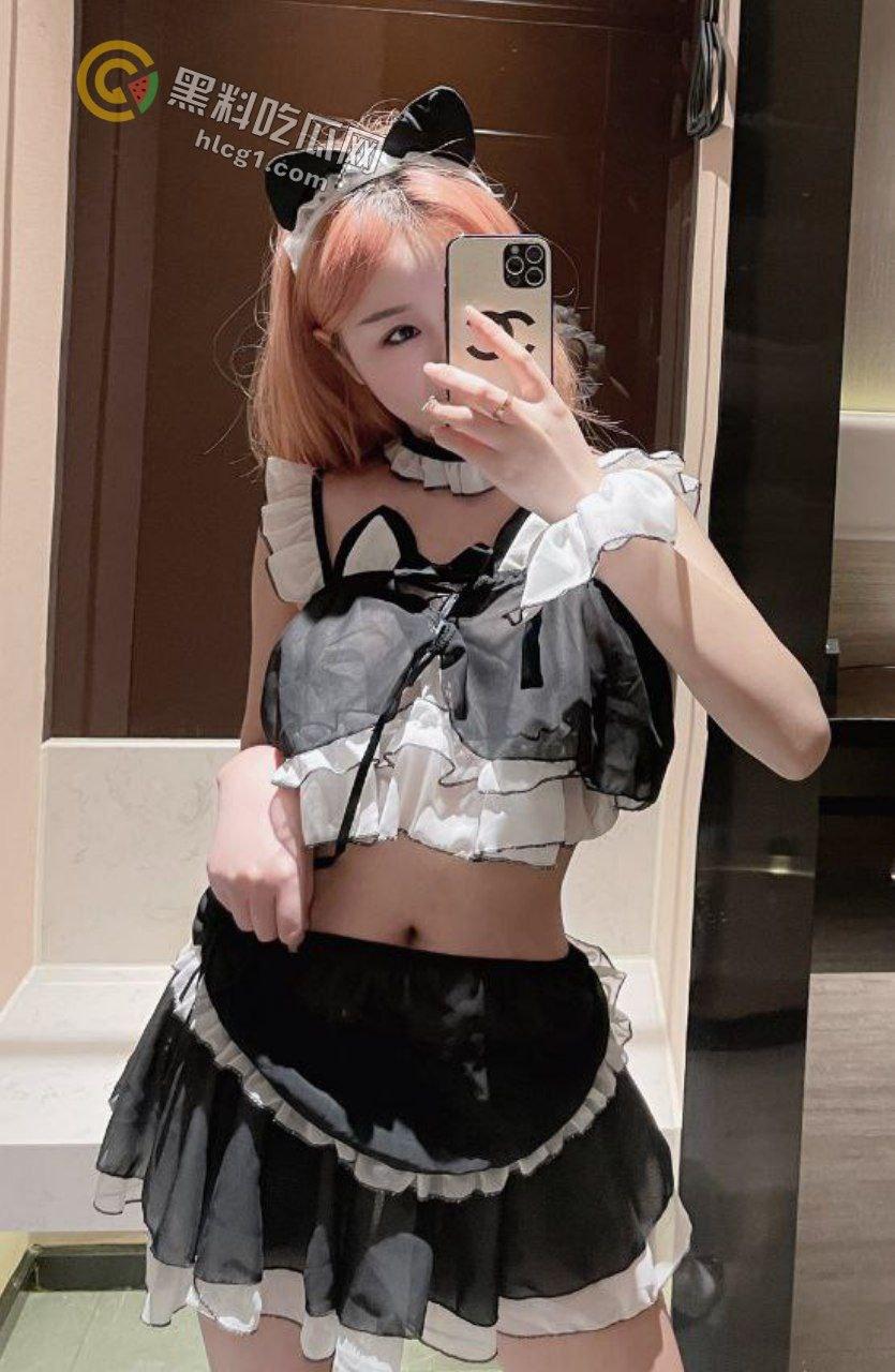 高颜值反差婊yuyu新作曝光！黑丝女仆双飞现场视频引发全网狂欢！-1