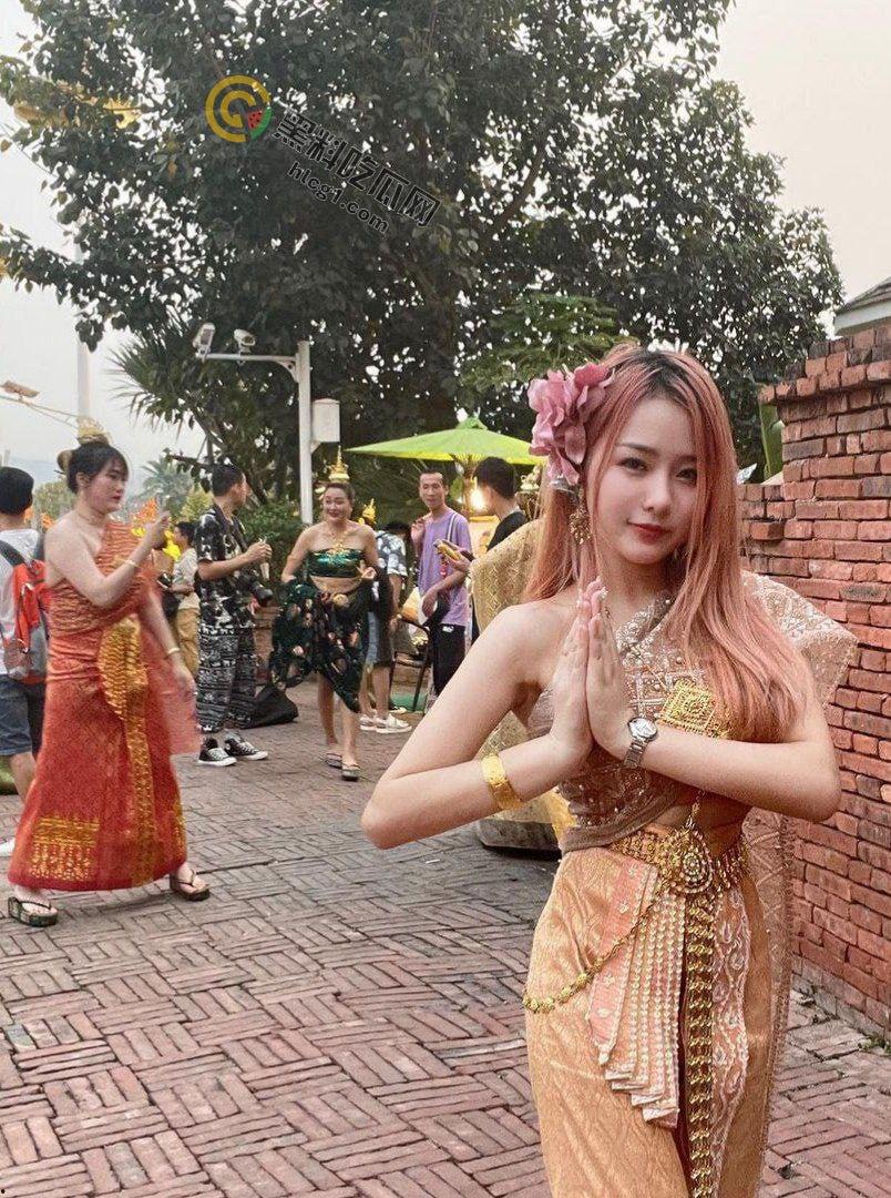 高颜值反差婊yuyu新作曝光！黑丝女仆双飞现场视频引发全网狂欢！-23