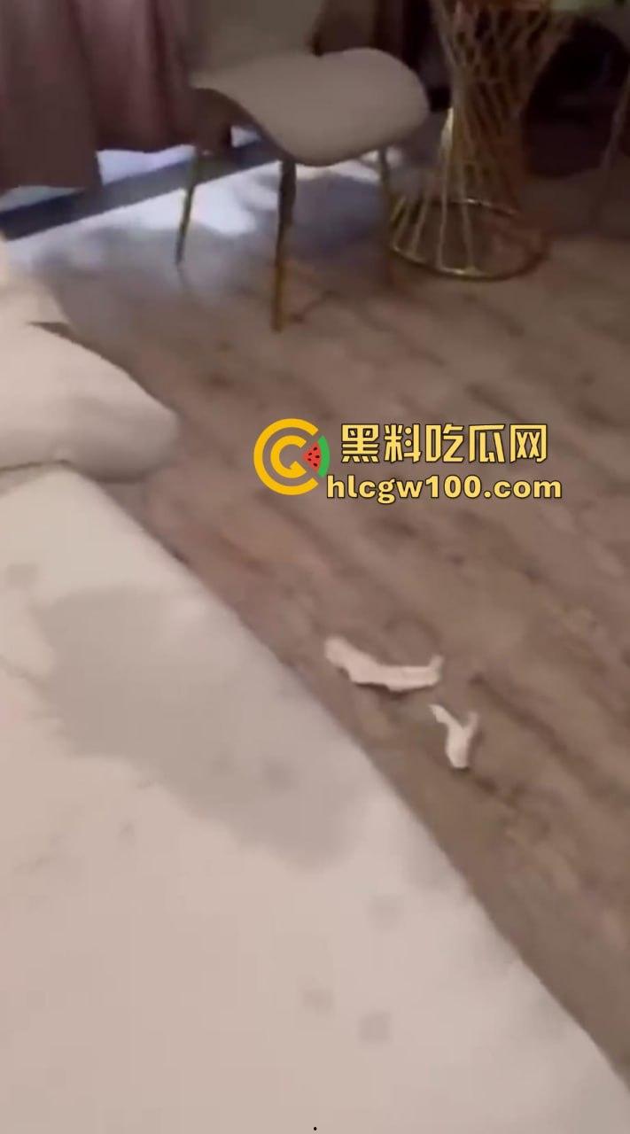 搞笑大瓜!大学闺蜜住酒店隔壁惊现男女床上大战,一直在叫爸爸求饶屁股打的啪啪响整层楼都震耳欲聋。-7