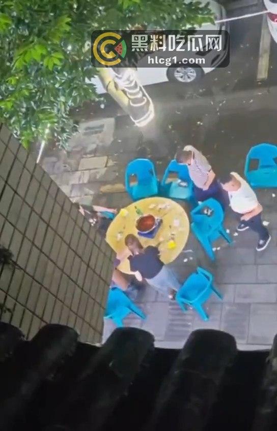 阆中市惊爆深夜闹剧！女子因噪音开窗沟通，遭就餐男不雅挑衅，警方果断出手！-6