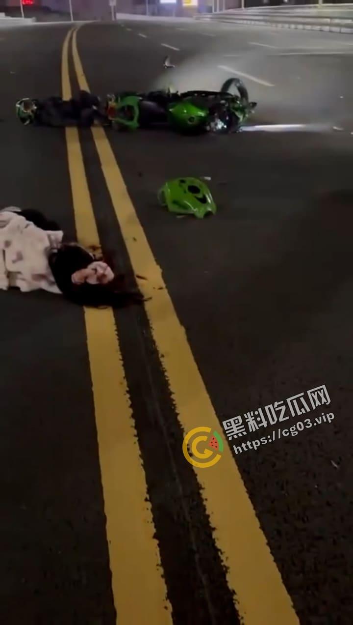 现在机车老妹太猛了 以身实践骑士精神  试试就逝世！-2