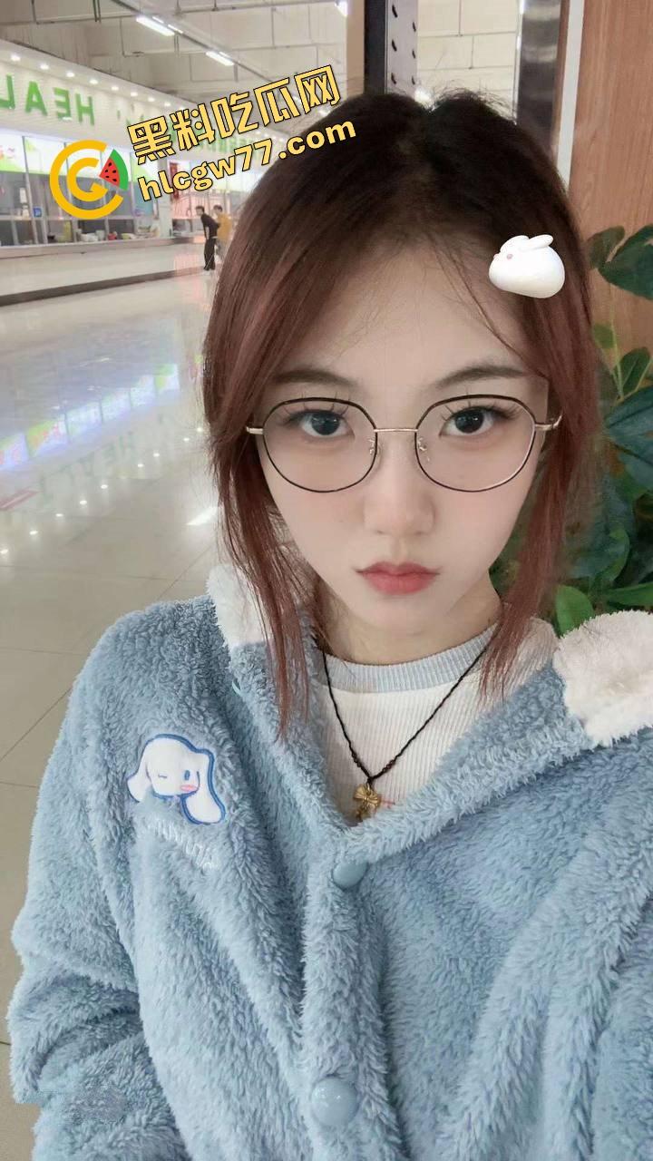 邯郸高颜值理发店小妹【兔兔】学徒眼镜骚货，天然喜欢捆绑调教，越绑越湿，骚穴夹得翻红抽搐！-3