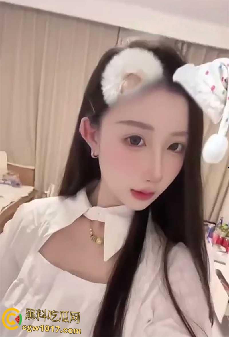 约啪大神【弥川】，又收调教名校川音系花新奴 ，镜前跪地舔屌后入，各种姿势对镜后入，全程露脸淫荡无比！-2