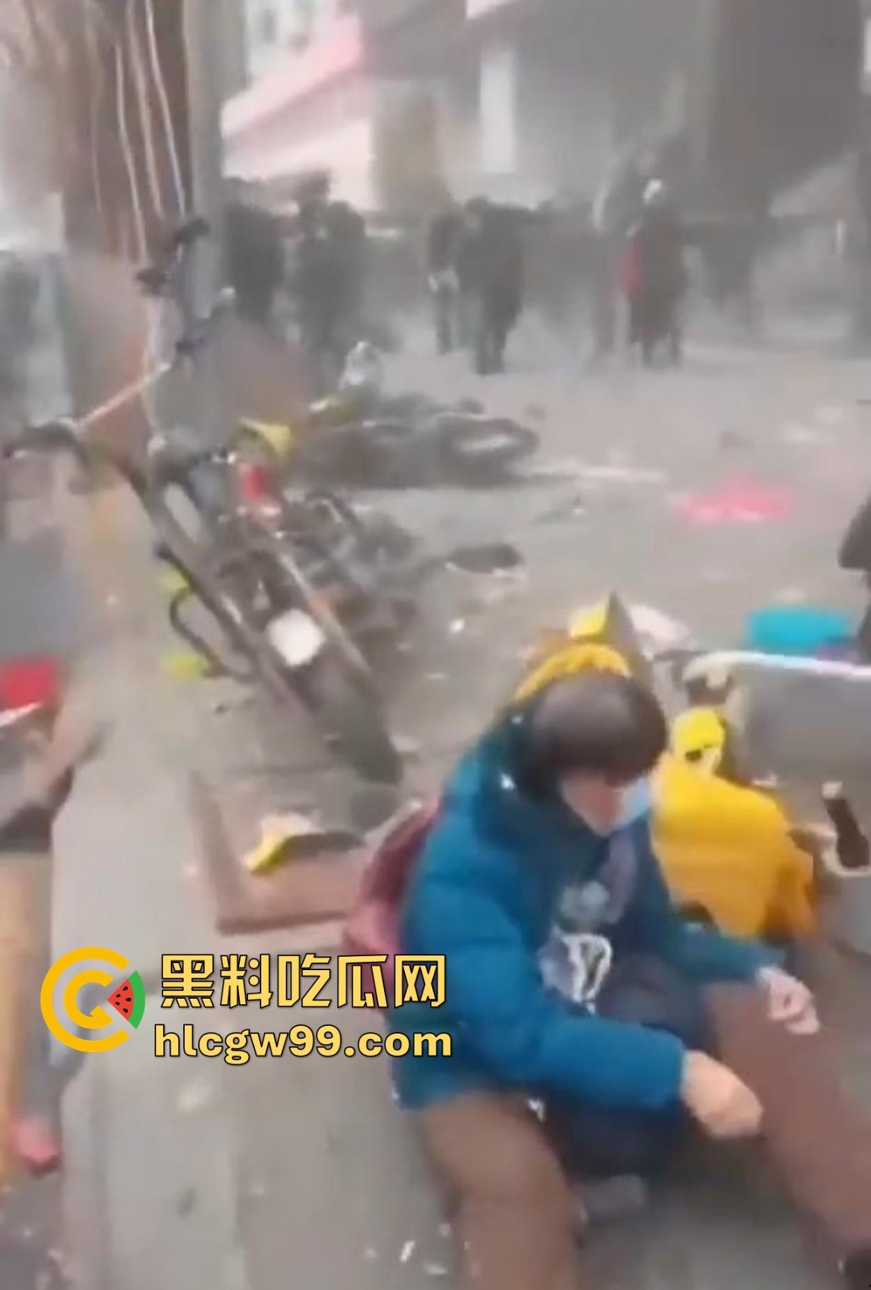 沈阳大东副食商场爆炸 这威力堪比现场开年大炮 惊动半个城的声音这是年货自爆还是开门红太猛?-3