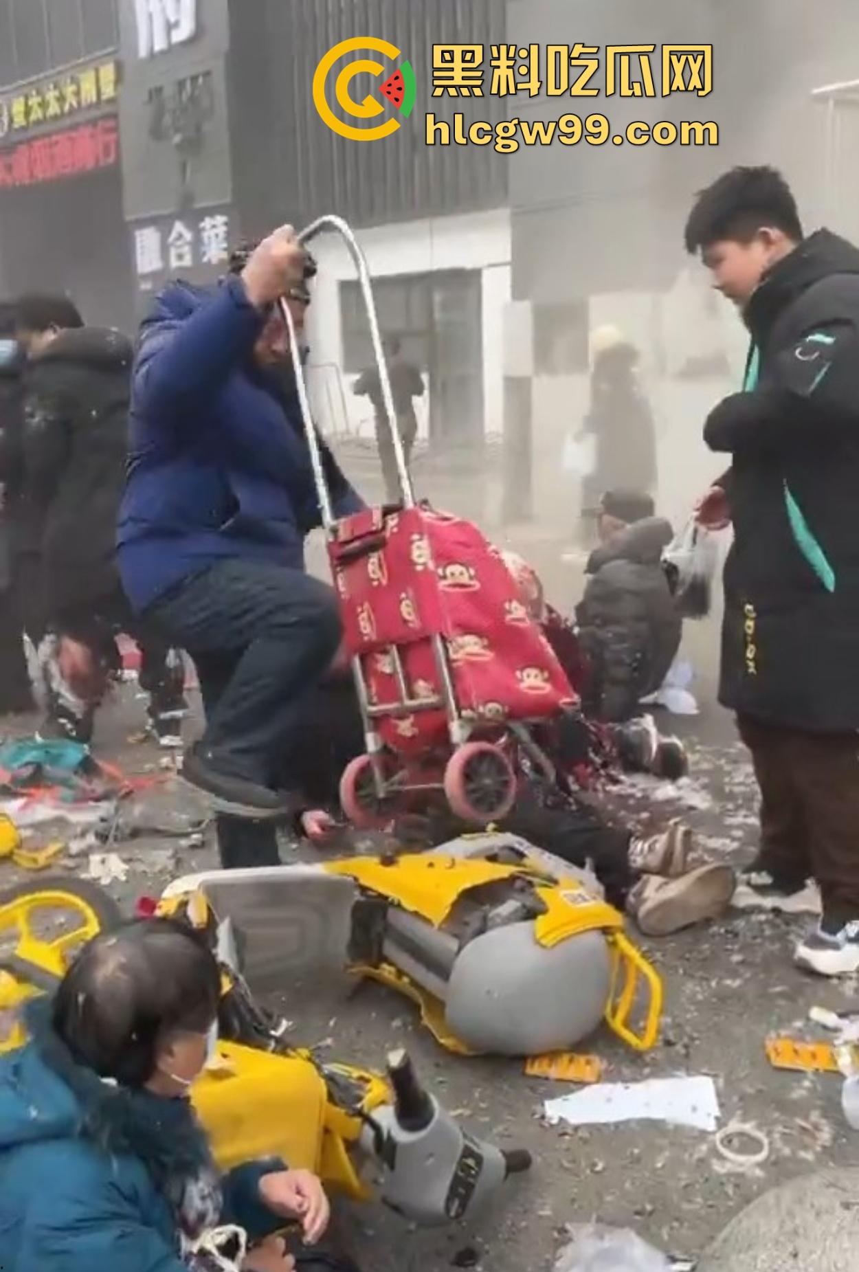 沈阳大东副食商场爆炸 这威力堪比现场开年大炮 惊动半个城的声音这是年货自爆还是开门红太猛?-12