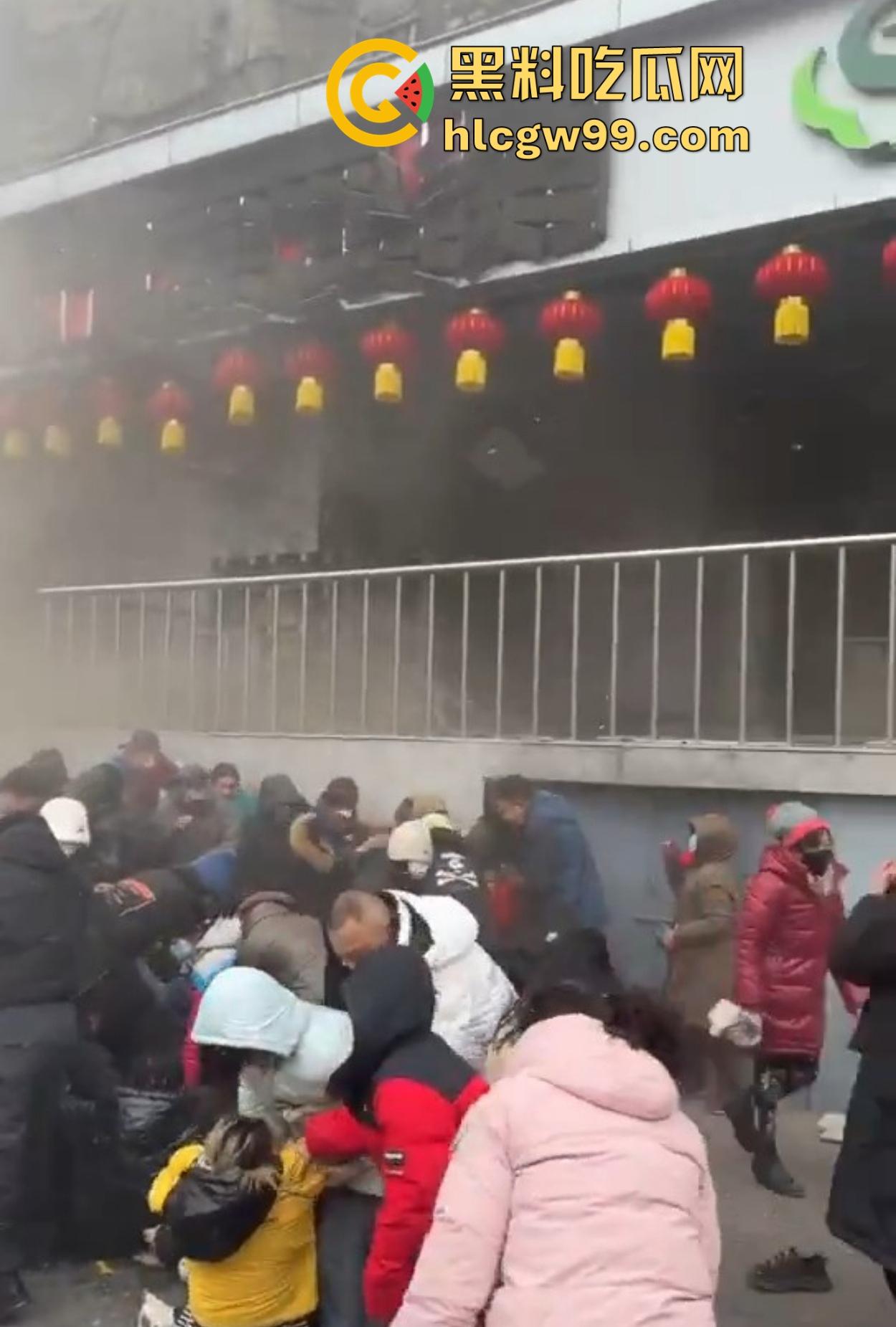 沈阳大东副食商场爆炸 这威力堪比现场开年大炮 惊动半个城的声音这是年货自爆还是开门红太猛?-13