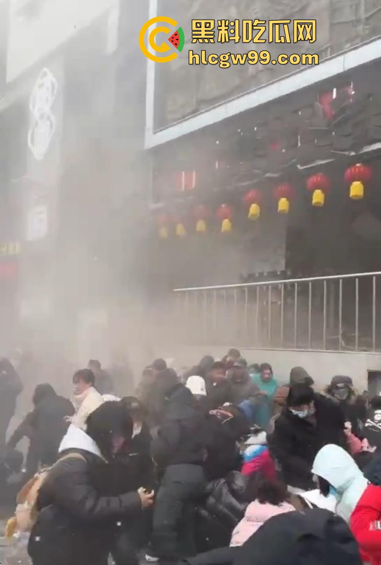 沈阳大东副食商场爆炸 这威力堪比现场开年大炮 惊动半个城的声音这是年货自爆还是开门红太猛?-14