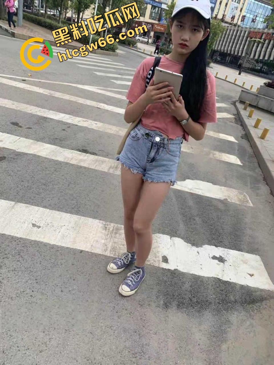 百度云盘泄密,青岛约炮大神萝莉学生妹模特女神全被爆操,一碗麻辣烫就能骗上床,骚得简直离谱!-1