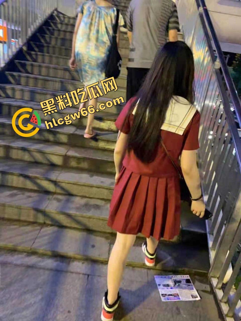 百度云盘泄密,青岛约炮大神萝莉学生妹模特女神全被爆操,一碗麻辣烫就能骗上床,骚得简直离谱!-6