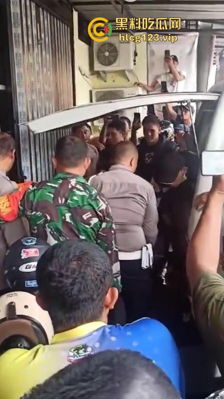 胆小慎入 印尼女子家中上吊自杀 被发现时人都硬了 视频曝光自杀细节-3