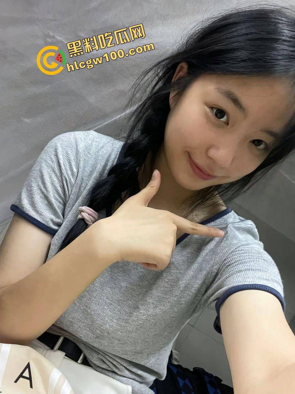 江西吉安肉感炮台短发反差骚母狗『何惠珍』抠逼猛塞淫穴 激烈草逼后入大汗淋漓！原创独家流出！-1