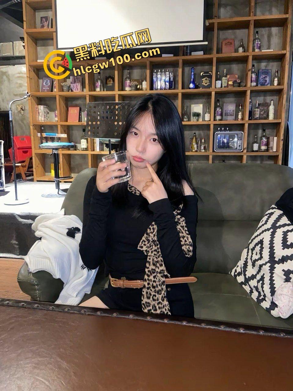 江西吉安肉感炮台短发反差骚母狗『何惠珍』抠逼猛塞淫穴 激烈草逼后入大汗淋漓！原创独家流出！-3