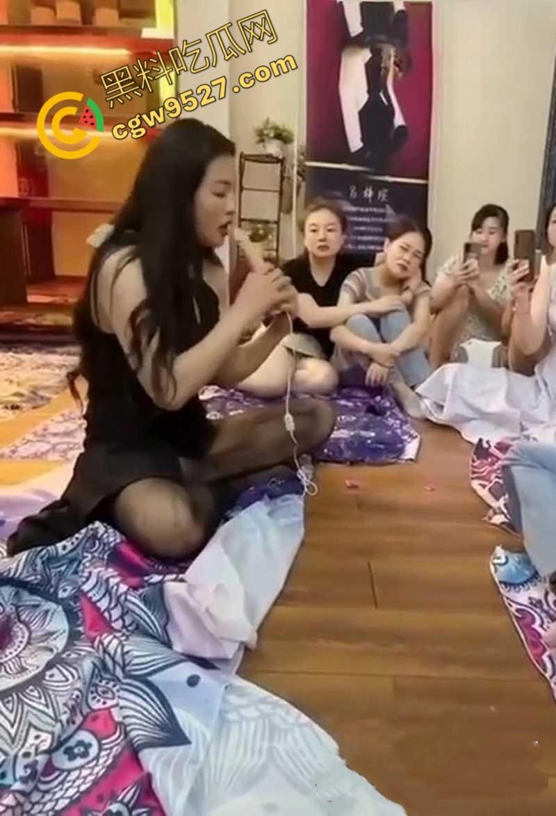 名媛培训班内部教学视频流出！性感女老师现场实操口活技术，原来当骚货还有这么多学问?-2