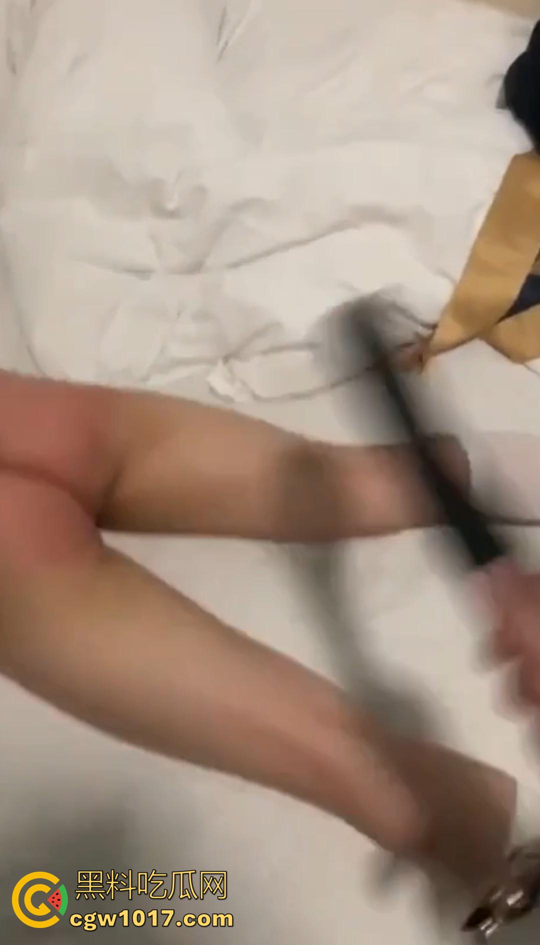 重口SM调教合集来袭！带你欣赏小众癖好！捆绑＋口塞＋臀刑鞭打，样样俱全 有的哭着求饶 有的还喊再用力！-7