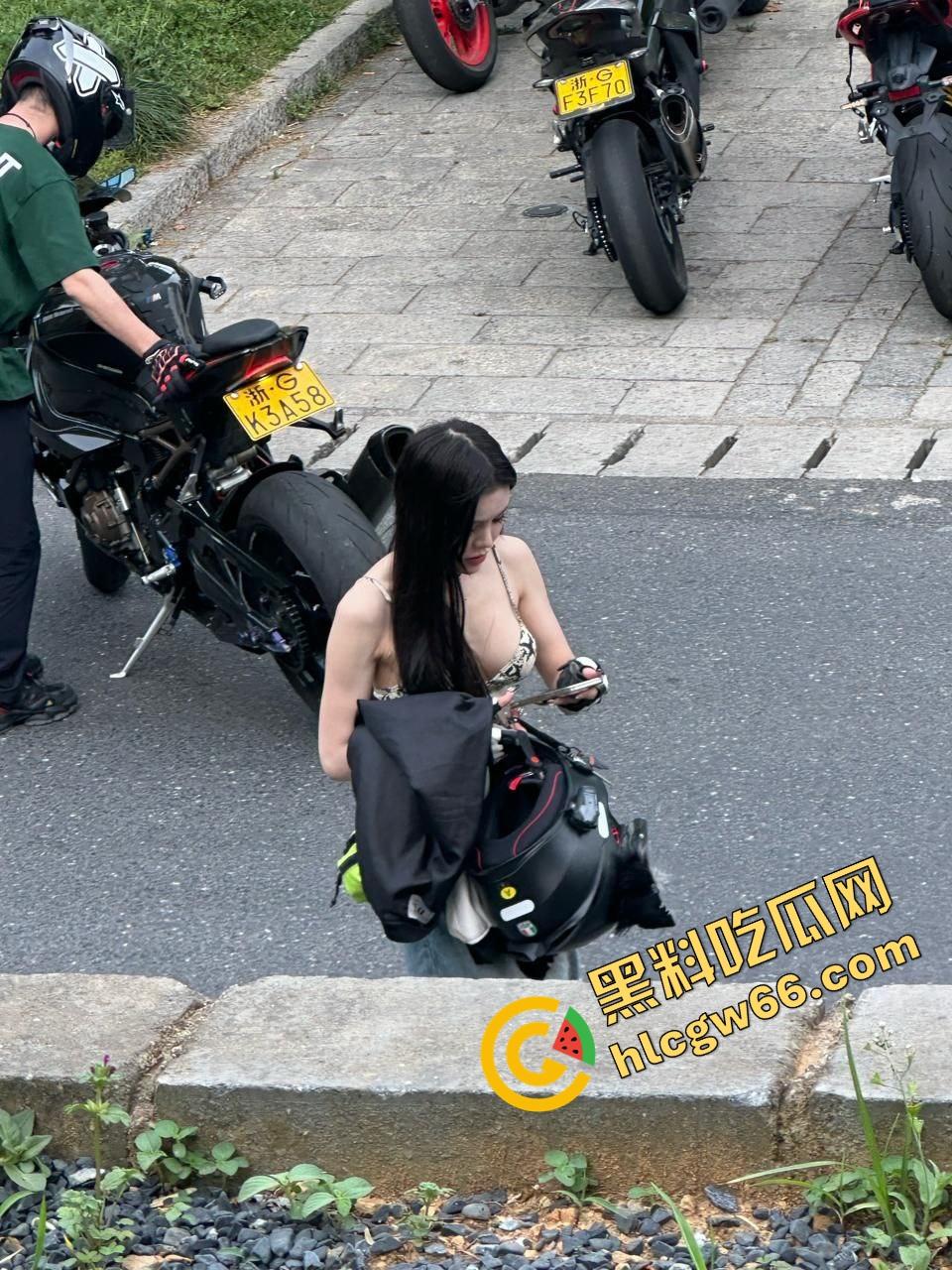 义乌女骑士『喵喵』白天飙车女神，夜晚SM圈K8双人伺候主人的母狗play可S可M还能带男宠一起舔！-2