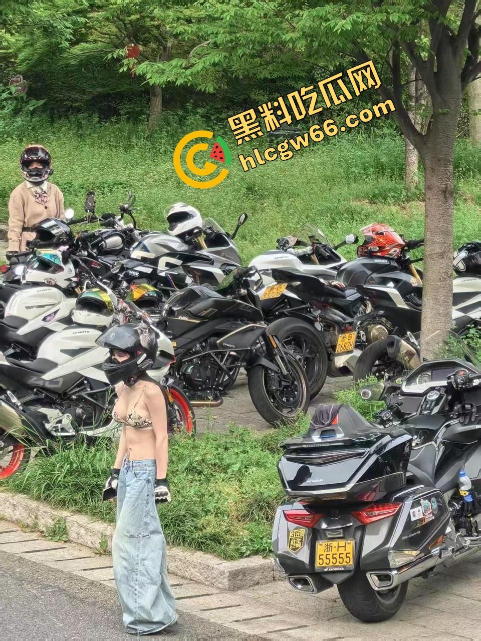 义乌女骑士『喵喵』白天飙车女神，夜晚SM圈K8双人伺候主人的母狗play可S可M还能带男宠一起舔！-4