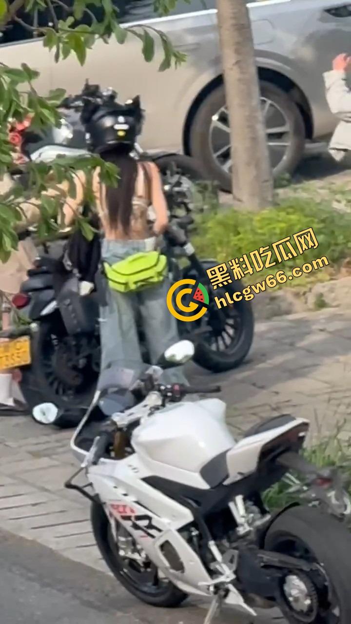 义乌女骑士『喵喵』白天飙车女神，夜晚SM圈K8双人伺候主人的母狗play可S可M还能带男宠一起舔！-10