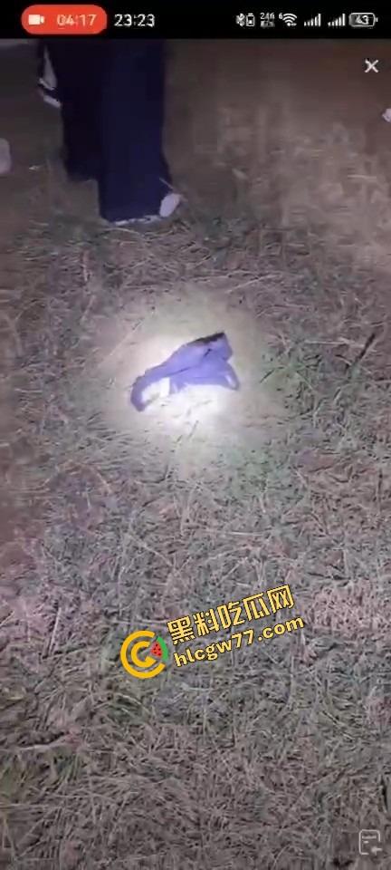 海边直播捉奸炸锅，原配怒抓小三『Mola_吉妹』我老公18cm，你不是爱插？今天我直播让你爽到尿！-6