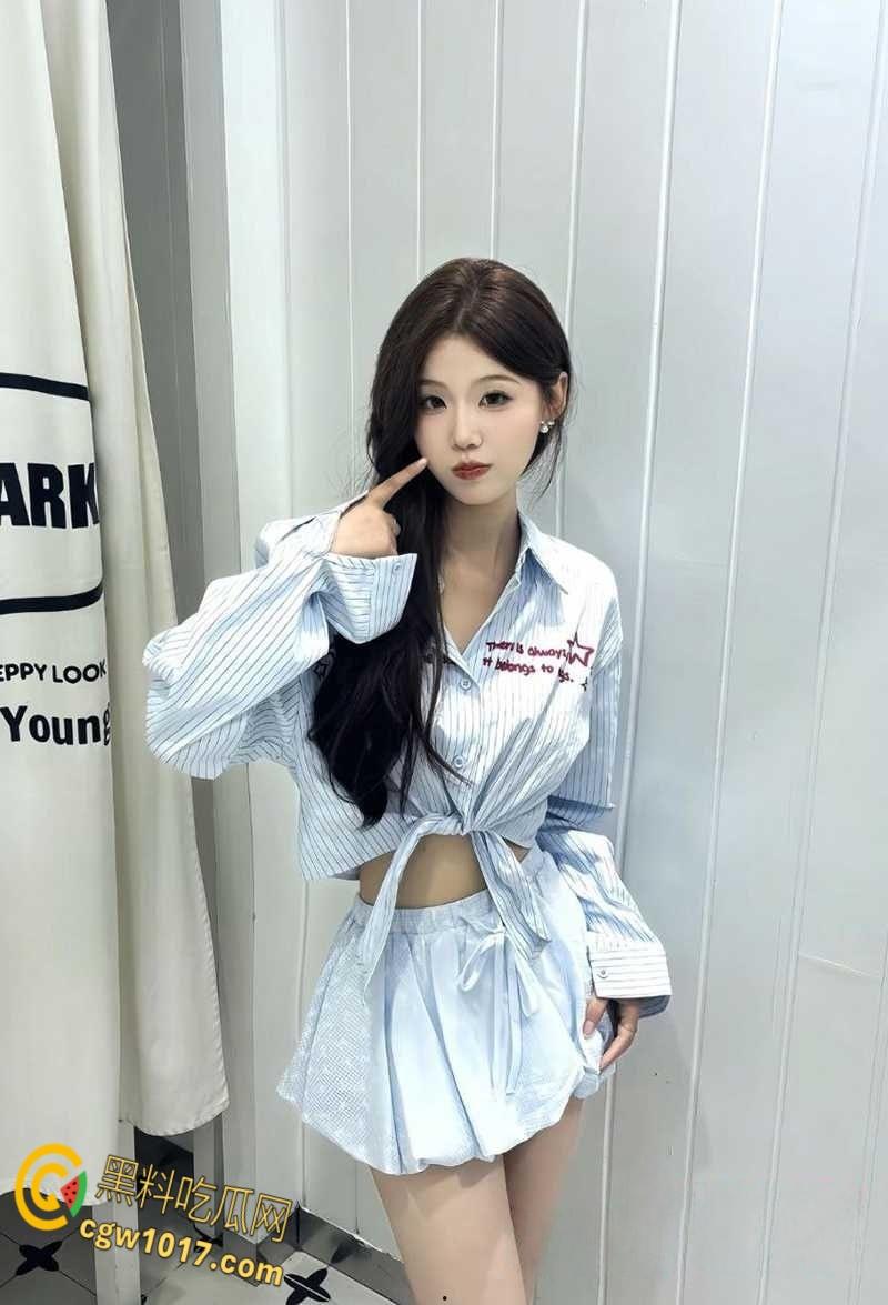 河北体院校花【蒋薇】,颜值极品风骚诱人,穿露奶情趣扮白领 镜前打桩后入,表情特写超淫荡!-2