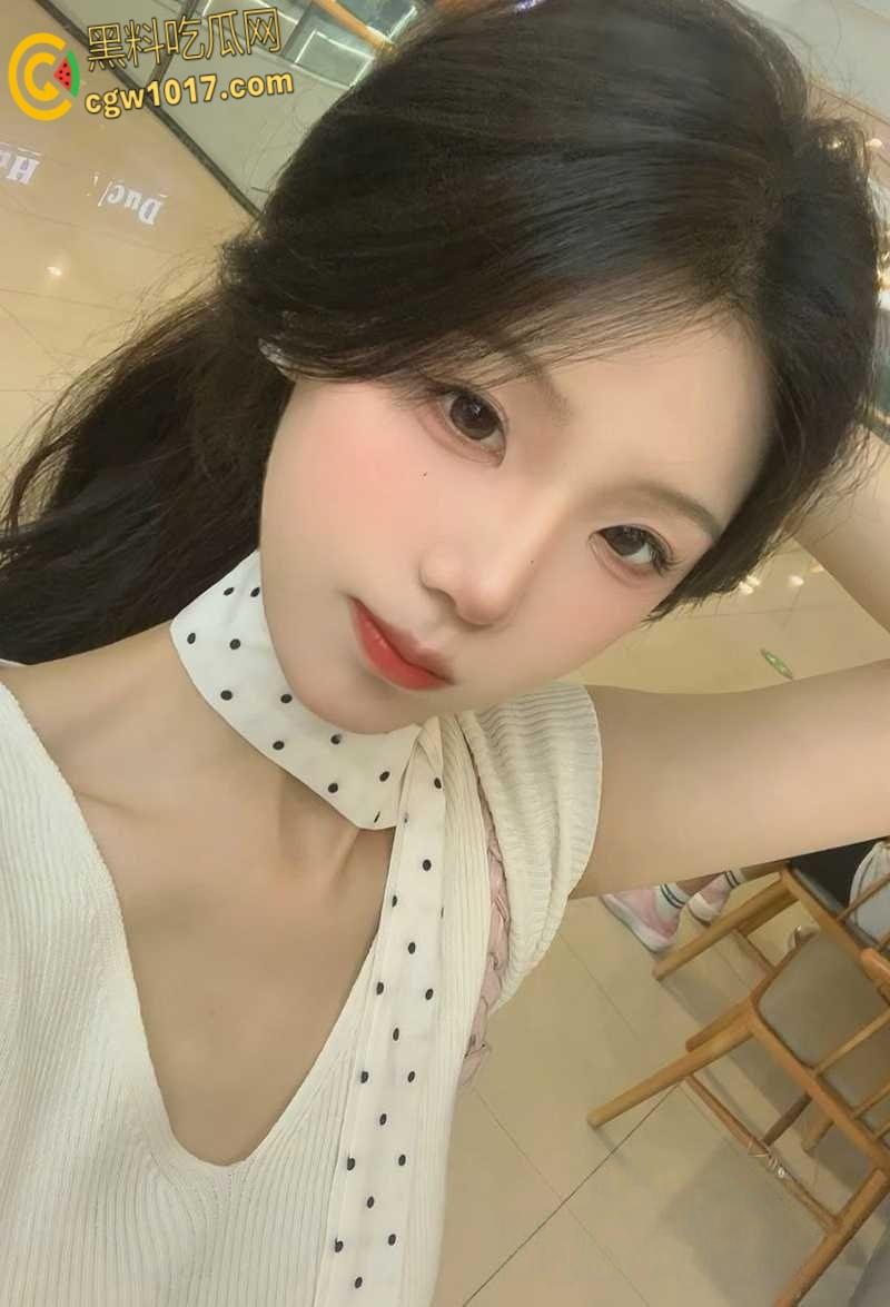 河北体院校花【蒋薇】,颜值极品风骚诱人,穿露奶情趣扮白领 镜前打桩后入,表情特写超淫荡!-4