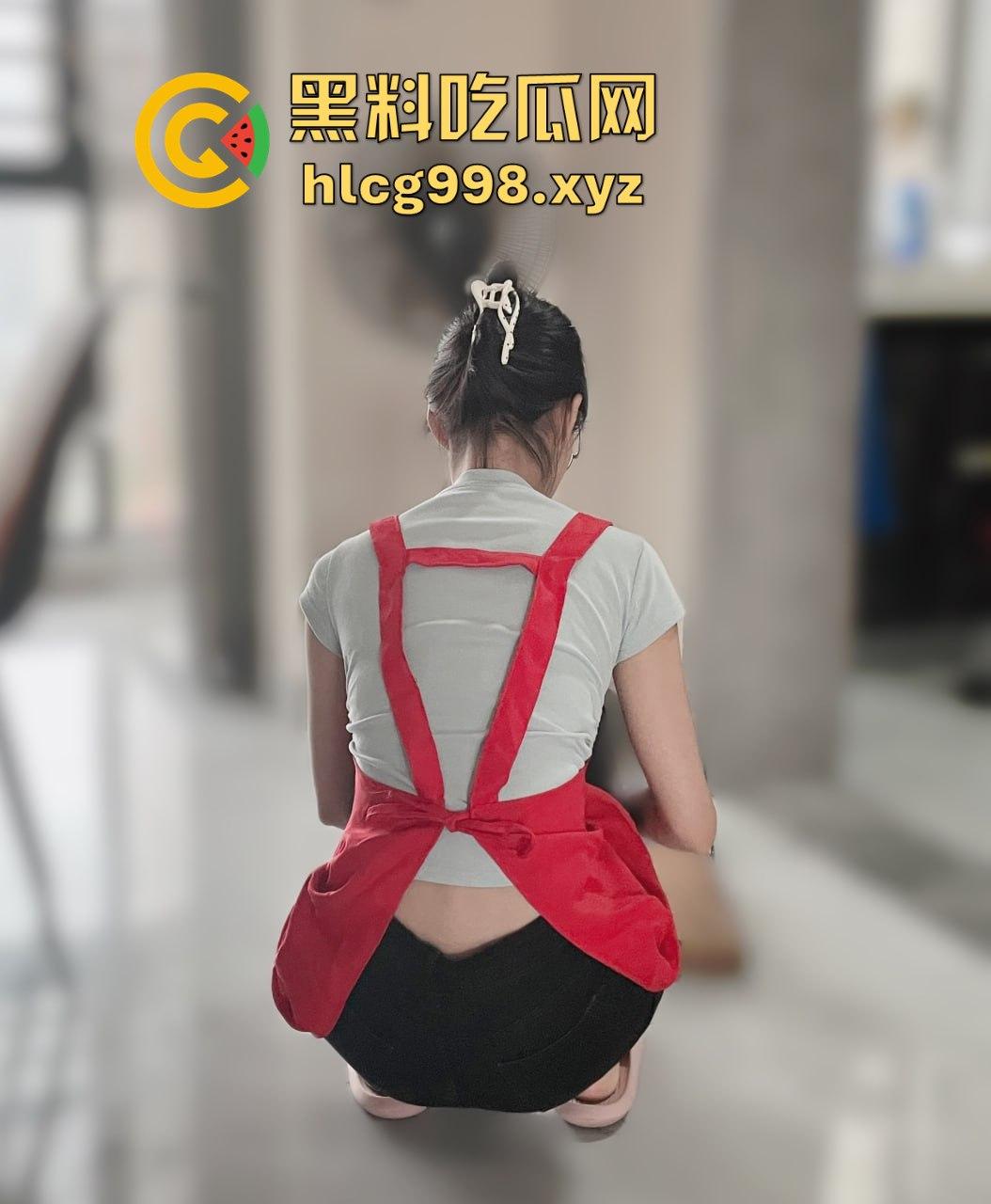 反差人妻【兔兔】推特翻车!优雅骚妻停车位拉进楼道,跪地扒裤九浅一深顶到底!-41