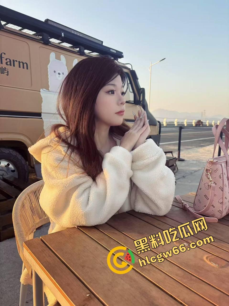 湖南瓜友真实分享人妻老婆骚成精，早上刚睁眼就含我老二，非要日一炮才吃早餐，六味地黄丸都压不住肾亏！-1