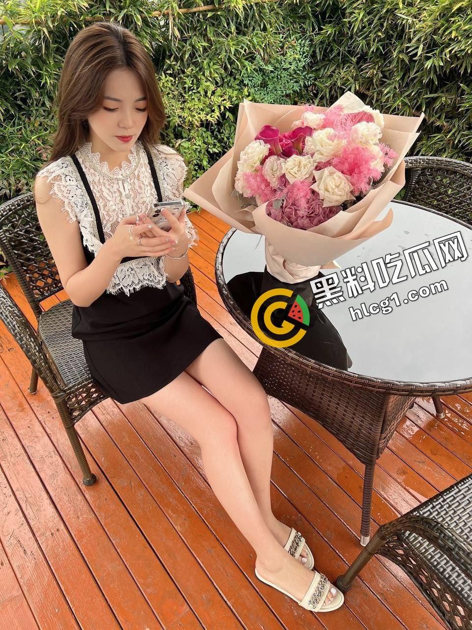 南京艺术大学瓜子脸女神『李佳琳』性欲旺盛的母狗 金主包养调教玩弄视频流出-1