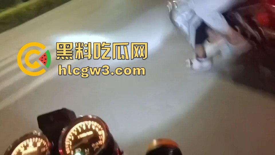 山东精神小伙玩暴力摩托，鬼火少年骑着鬼火拿着砍刀西瓜刀青龙偃月刀，撞死这群杂碎简直为民除害！-2