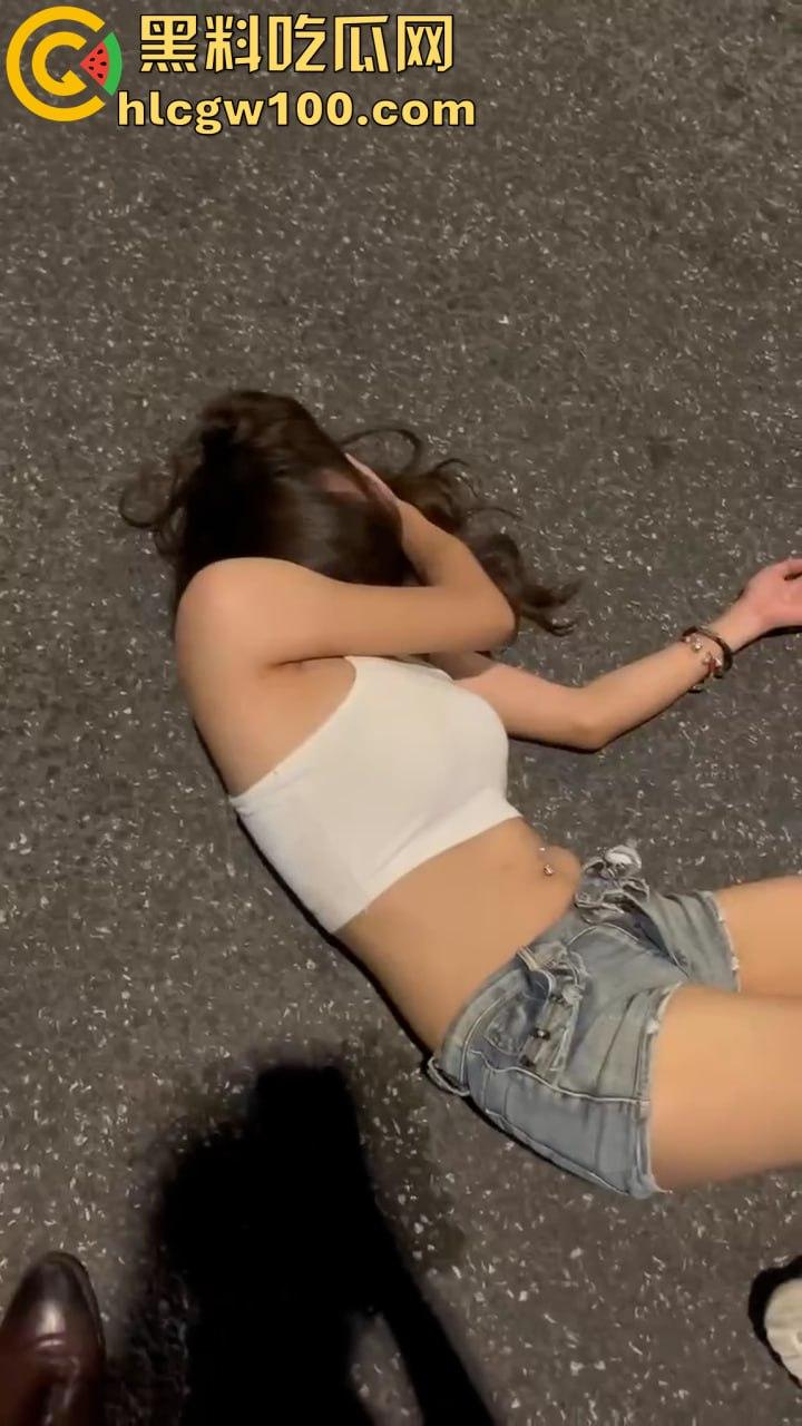 醉酒女人满地喷射，卫生间强暴，流浪汉路边强奸，被捡尸多人轮奸肆意玩弄60V合集-10