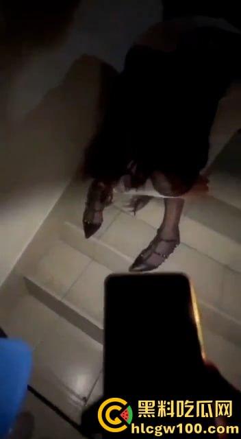 醉酒女人满地喷射，卫生间强暴，流浪汉路边强奸，被捡尸多人轮奸肆意玩弄60V合集-36