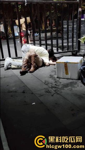 醉酒女人满地喷射，卫生间强暴，流浪汉路边强奸，被捡尸多人轮奸肆意玩弄60V合集-42