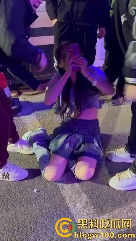 醉酒女人满地喷射，卫生间强暴，流浪汉路边强奸，被捡尸多人轮奸肆意玩弄60V合集-45