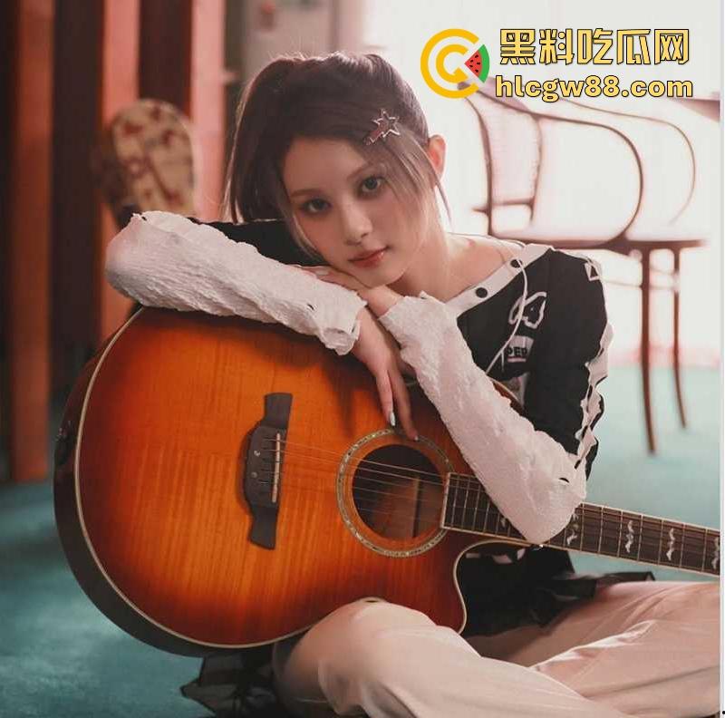 韩国kpop组合【幻蓝小熊】 媛媛 台中跨年走光露黑乳晕,粉丝偷拍起哄,财阀操嫩穴传闻爽爆网络-6