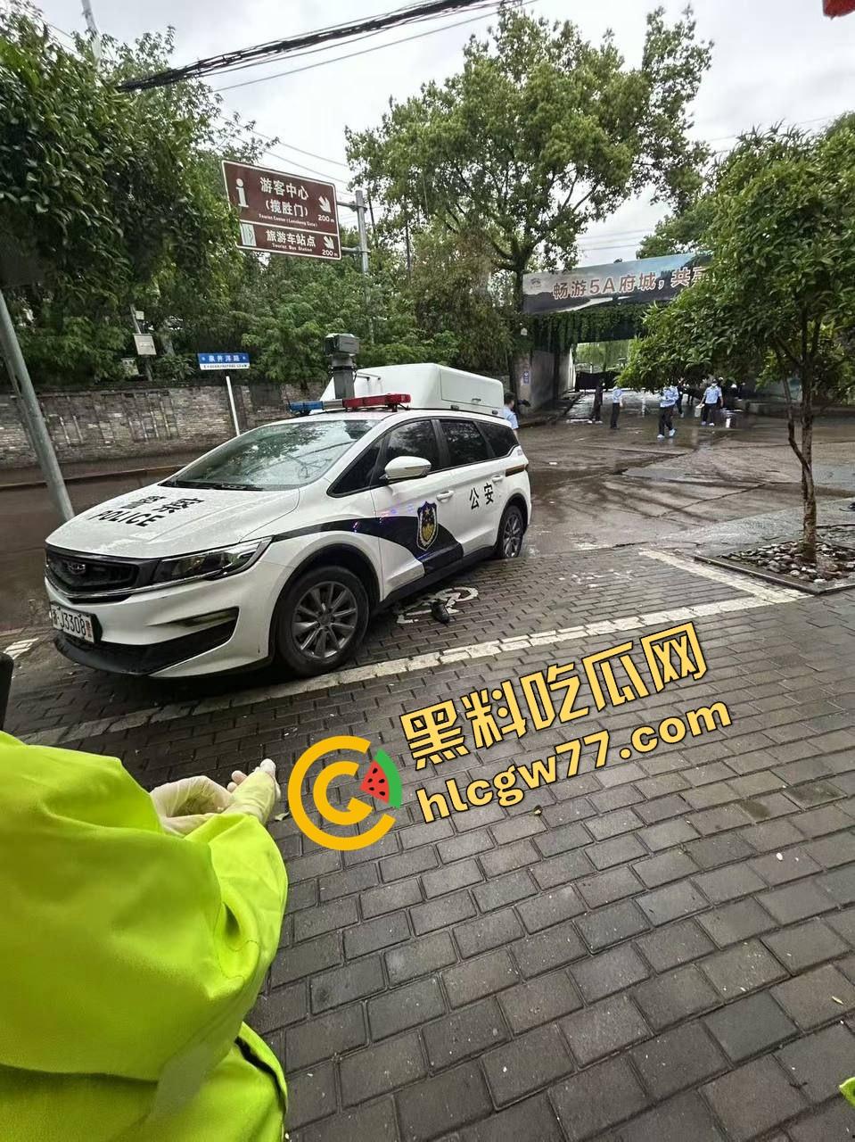 浙江台州街头突发枪击。毒贩持真枪当街开火,出租车司机中弹身亡娃也遭殃,这年头还能让警察叔叔吃花生米?-5