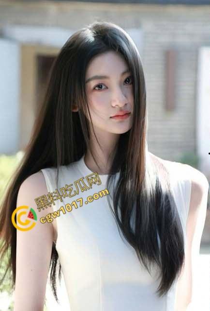 嫂子窗前偷香，春光乍泄！惊见偷拍刺激，水润桃源更诱人，转战房间后，窗外窥人更添情火！-2