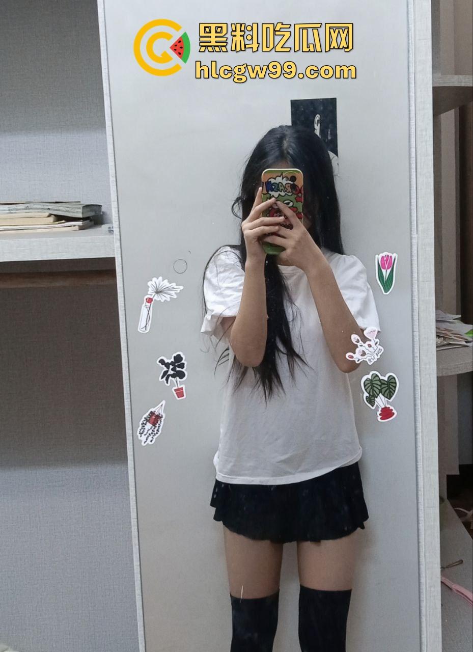 河北师范大学05届英语专业学姐【田熙】COSPLAY爱好者自拍曝光，白虎嫩穴开档黑丝让人看傻眼！-3