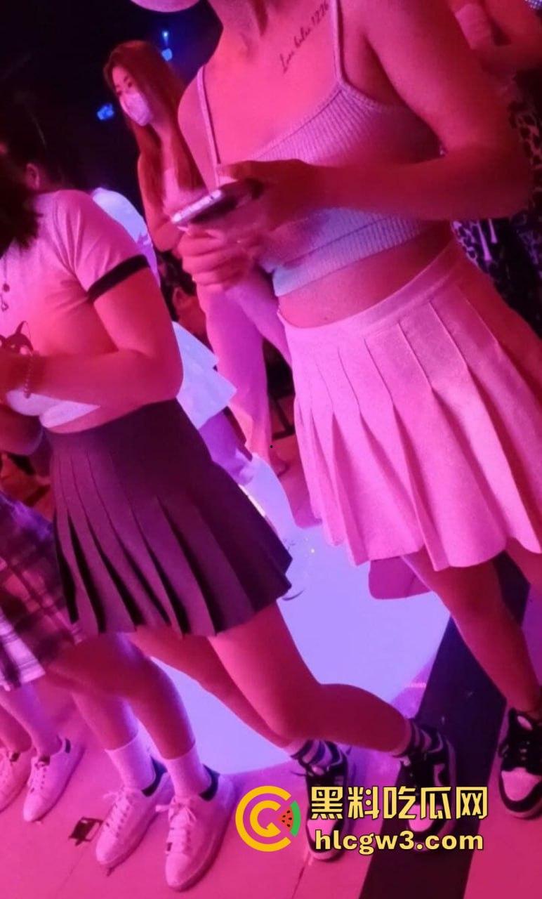 成都疯狂莎莎舞厅变淫乱天堂 抠逼摸奶一条龙口爆玩到飞起 站桩美女如云这夜晚简直刺激到炸！-14