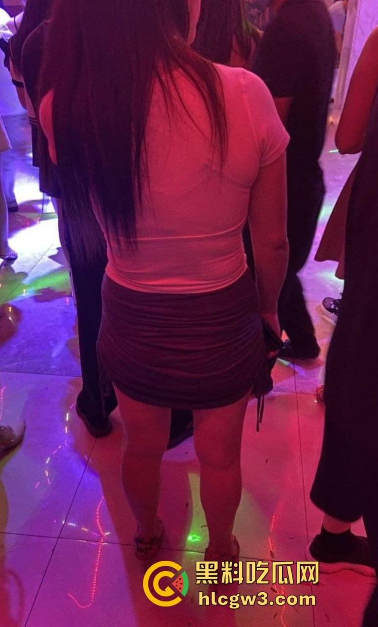 成都疯狂莎莎舞厅变淫乱天堂 抠逼摸奶一条龙口爆玩到飞起 站桩美女如云这夜晚简直刺激到炸！-22