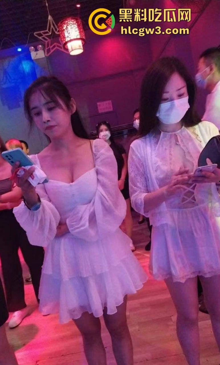 成都疯狂莎莎舞厅变淫乱天堂 抠逼摸奶一条龙口爆玩到飞起 站桩美女如云这夜晚简直刺激到炸！-30