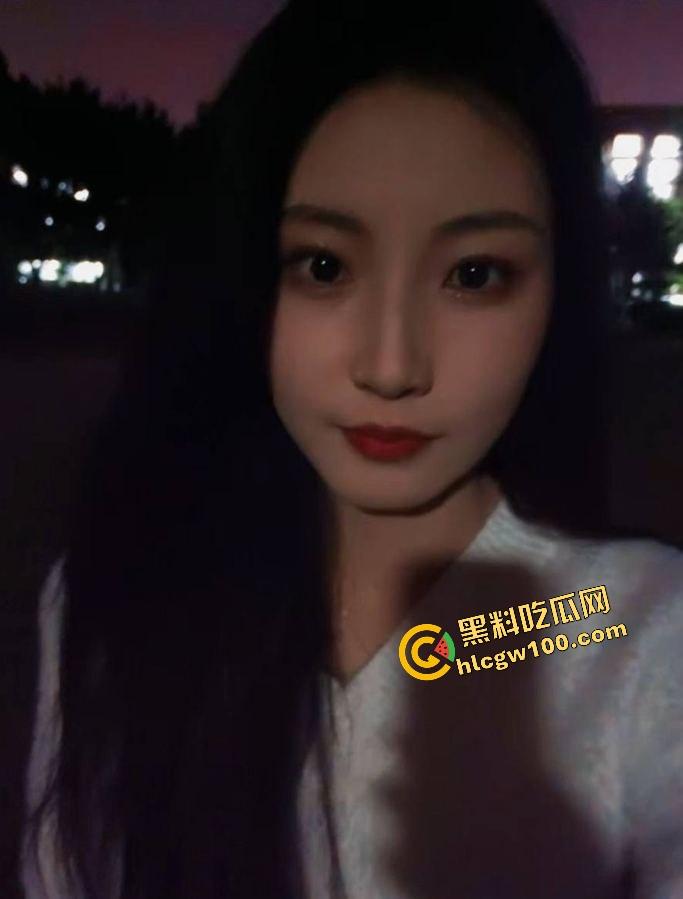 陕西西安反差人妻骚货母狗【何盈盈】酒店开房操逼至胸闷，女上位淫荡骑乘性爱泄密！独家投稿曝光流出！-3