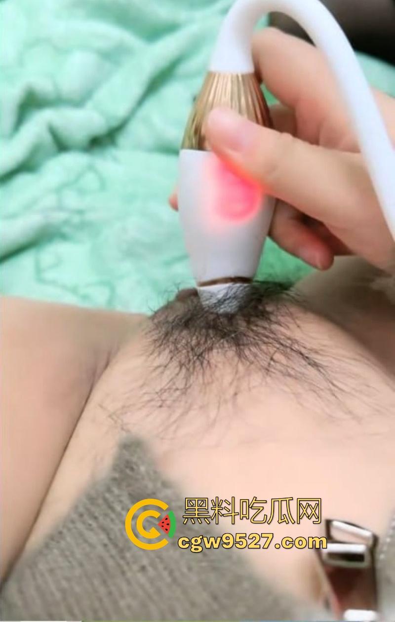 公司超骚女前台，D奶巨乳肥美大鲍鱼，办公室玩跳蛋不过瘾，跑去厕所自慰，白浆直流，骚态尽显！-6