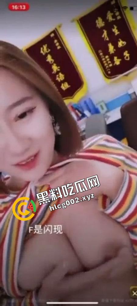 老师 求求你就给我一次吧！英语老师办公司刺激露出  野外勾引环卫工人大叔 英语老师玩的就是花-4