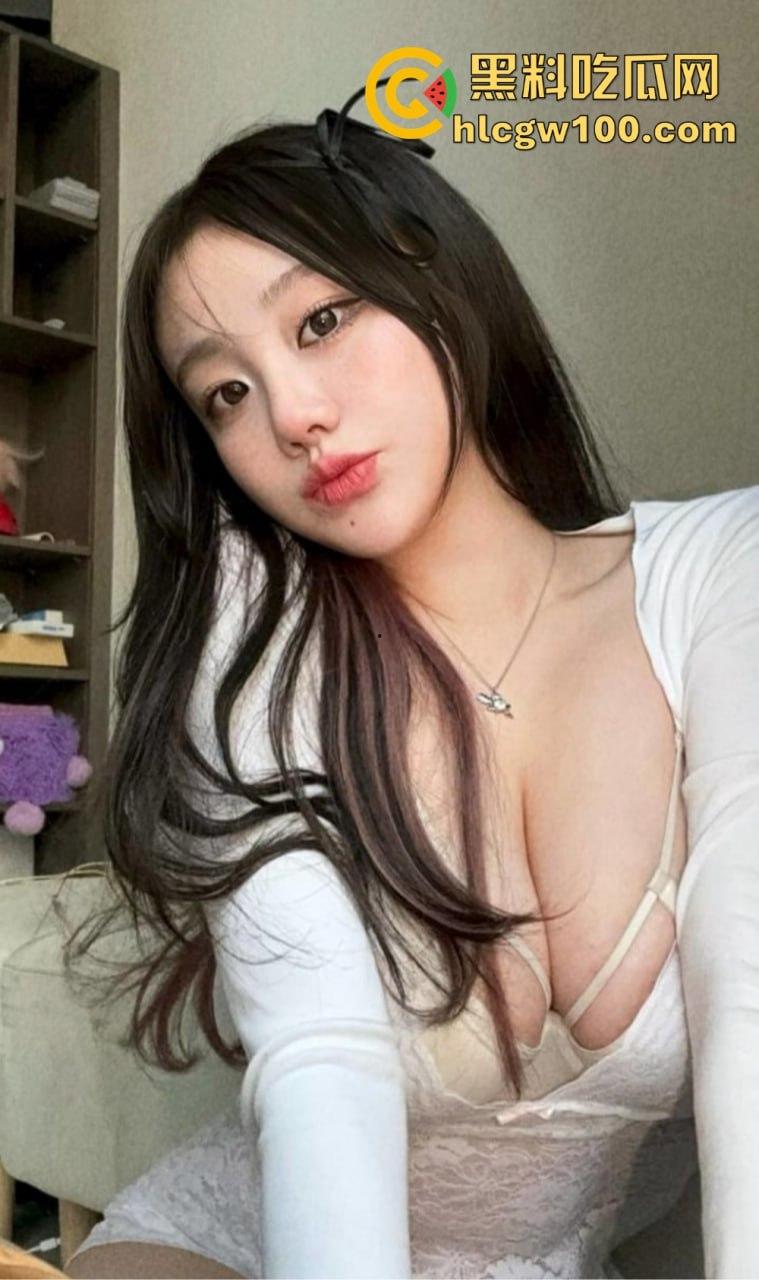 广州巨乳嫩妹【罗雪菲】自拍炸裂流出，00后极品白嫩大奶粉穴流出，颜值和身材双杀，看一眼鸡巴就硬到受不了！-12