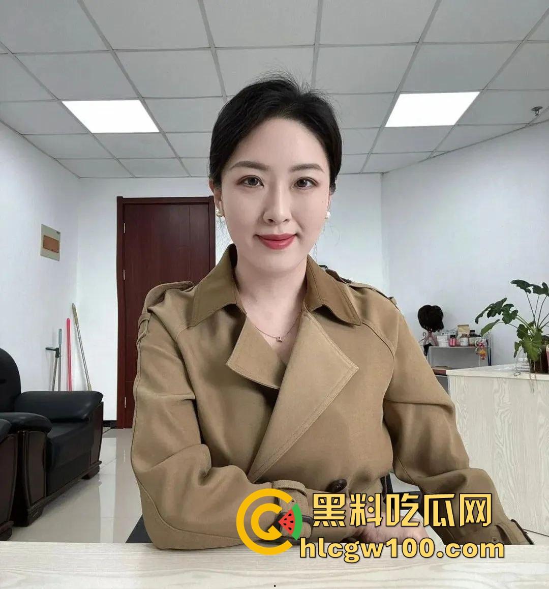 公园野战骚翻天，大姐饥渴难耐还想硬操，奈何大哥小弟弟趴着装死抢救无果，力不从心的尴尬看得人笑尿！-4