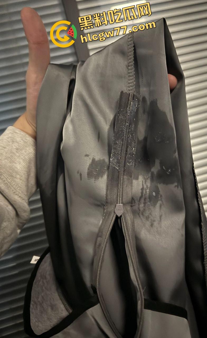 南昌传媒学院极品骚女【江婉璃】喷水到床垫透底,小穴撑成屌模,全校走一圈淫水一路滴!-15