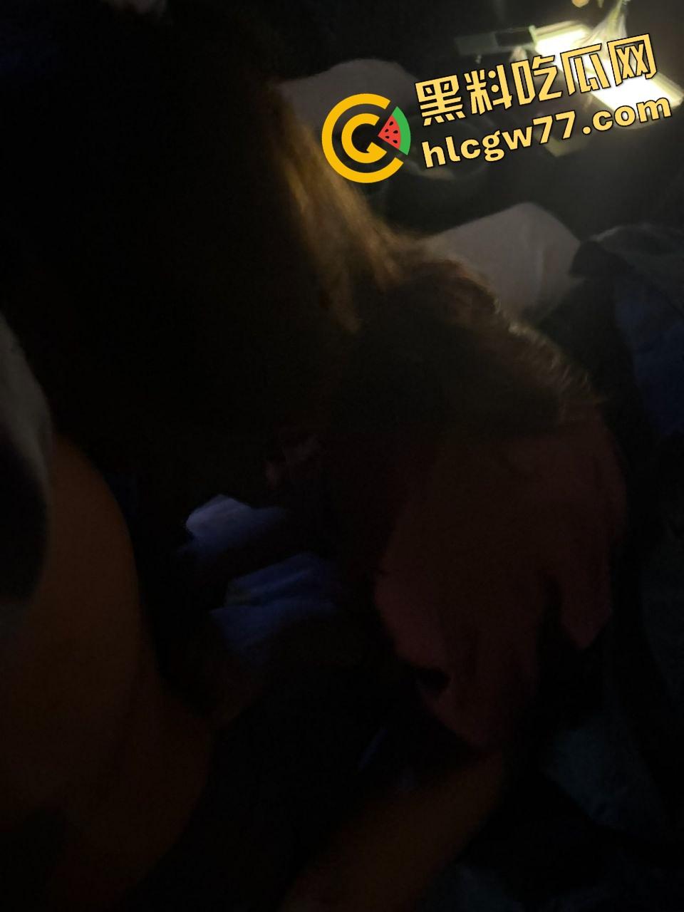 南昌传媒学院极品骚女【江婉璃】喷水到床垫透底,小穴撑成屌模,全校走一圈淫水一路滴!-18