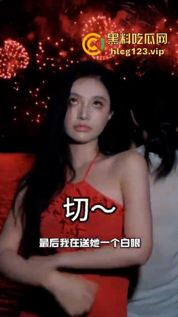 美女在澳门看烟花遭到歧视 被人用粤语骂“大陆狗” 细节视频曝光-1